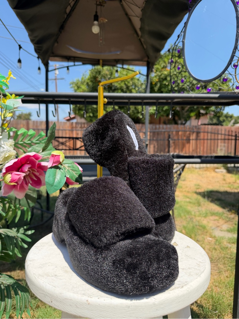 Top Moda Black Fuzzy Platform Slides – Y2K Chunky Sandals